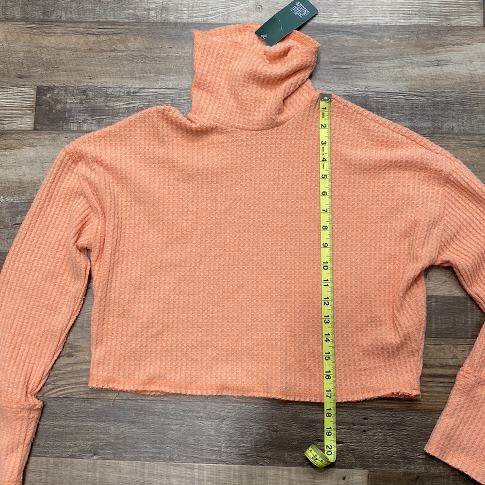 NWT • Wild fable • peach colored waffle knit Cropped turtleneck - Picture 2 of 5